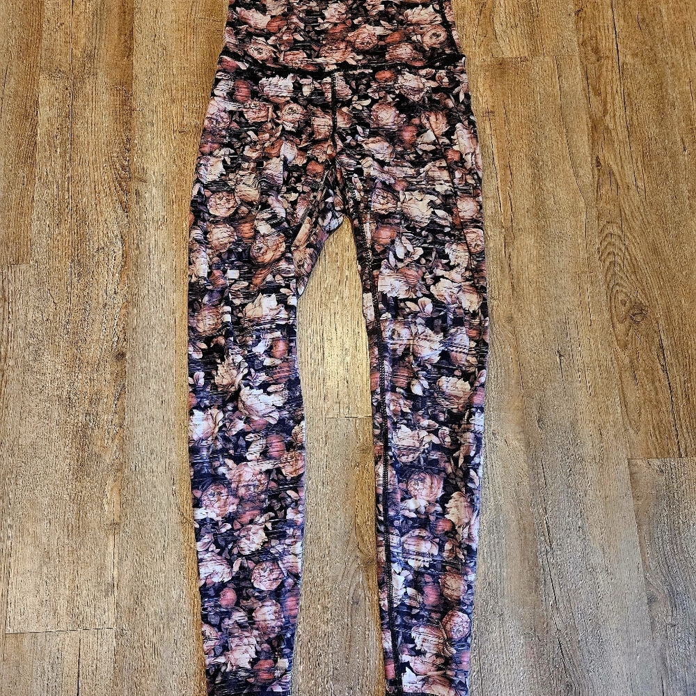 lululemon athletica Nulux FabricFloral Print Leggings - 8